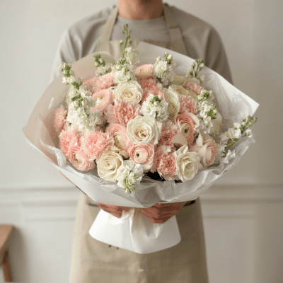 A full, rounded bouquet in soft ivory and blush tones. Warm, romantic, and easy to gift for meaningful moments.